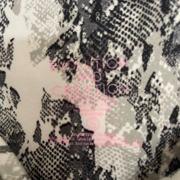 2 pairs of biker shorts - Picture 6 of 6